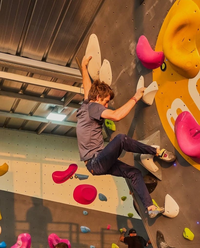 bouldering gym and girl climber female routesetting before Salkantay trekking after Rock climbing tour to Macchu Picchu with Alejandro Cornejo operate by sky viajes and Peru climb