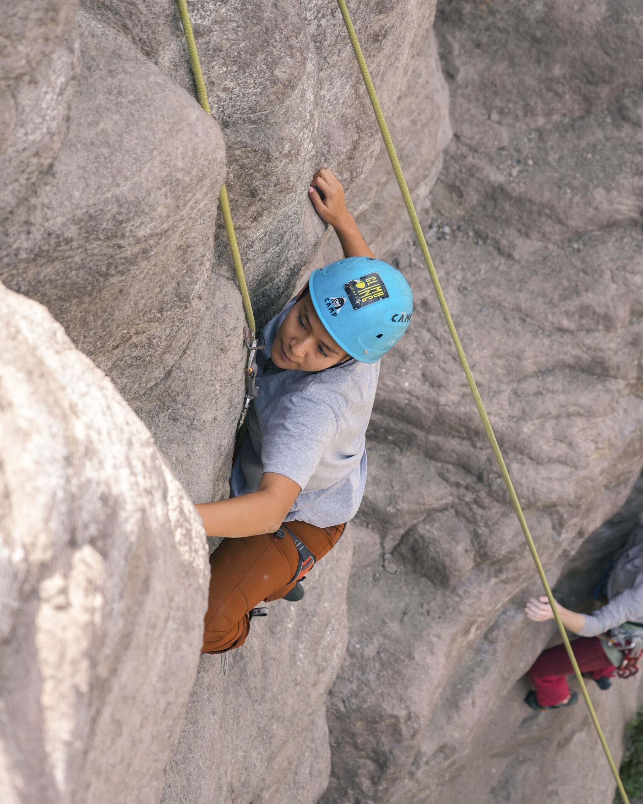 female rockclimbers taking a course with climbing rooftop escalade in Arequipa Peru