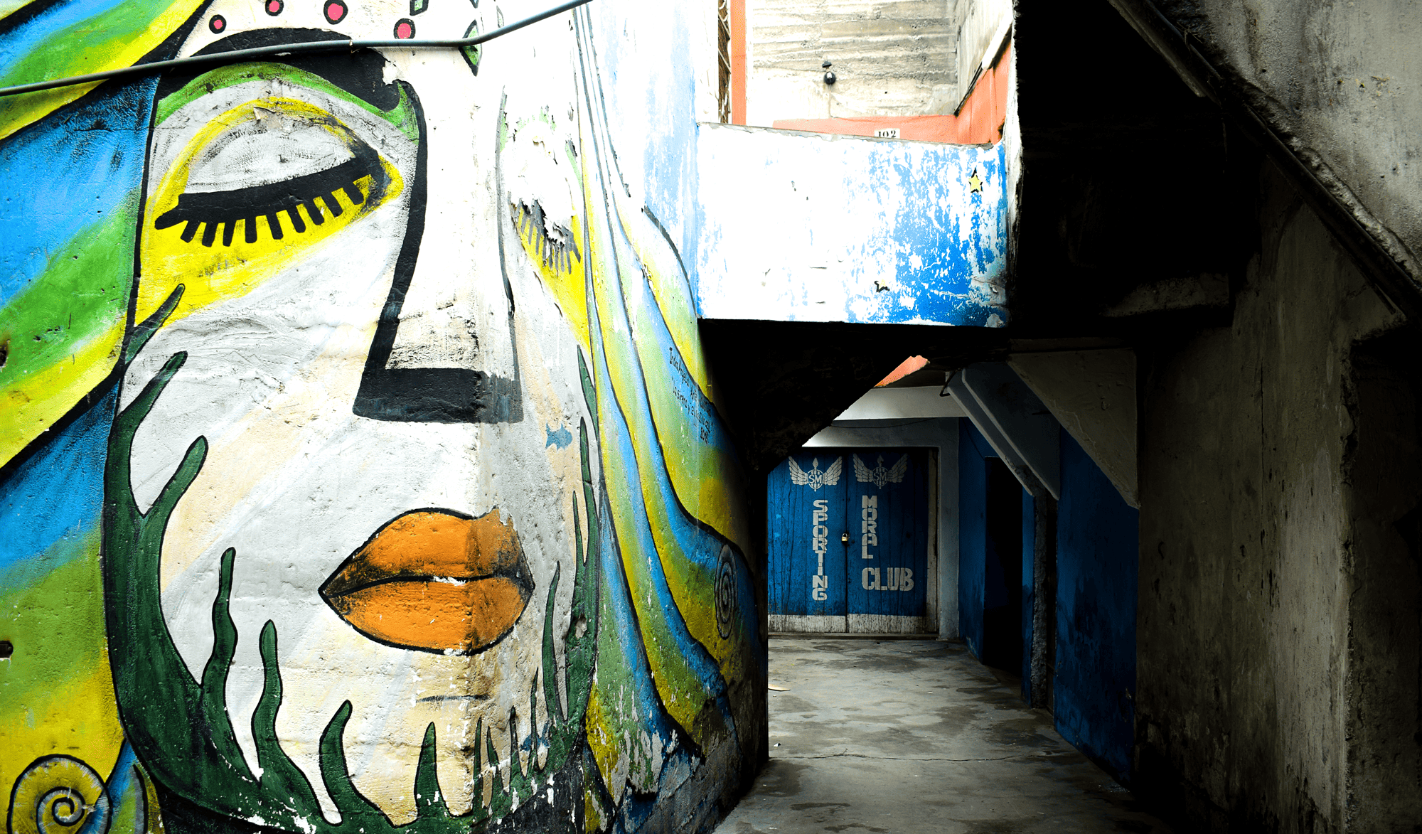 Girl traveler visiting old Arequipa and street art